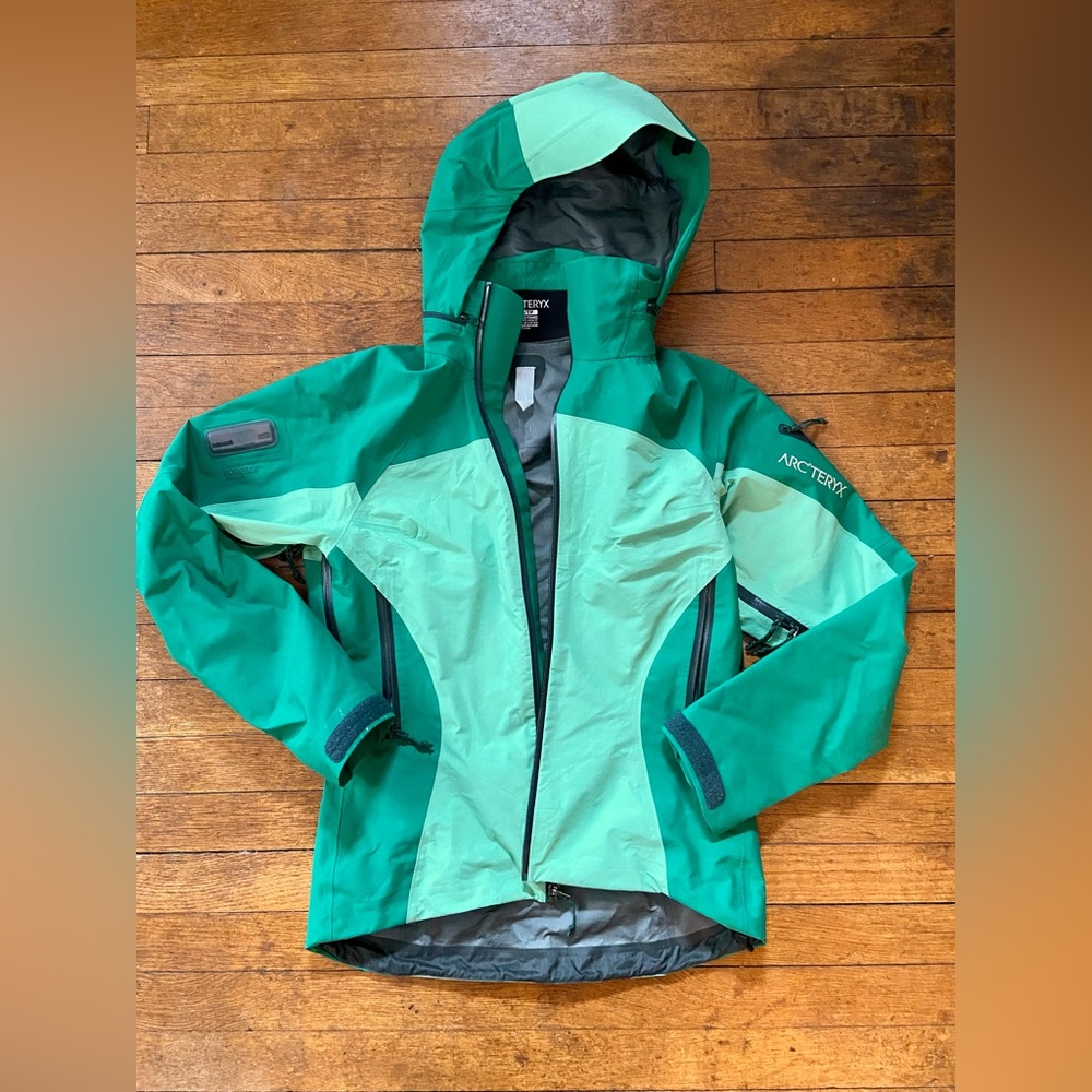 Arc’teryx Arcteryx Gore Tex waterproof snow shell , women’s XS green